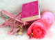 Coffret/Pack cadeau priere pour femme : Tapis rose, Coran luxe rose, Porte Coran, Diffuseur de parfums, parfum Musc d'Or et chapelet perles