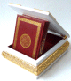 Grand Coffret en bois et parties métalliques dorées avec Le Saint Coran couverture assortie avec l’intérieur