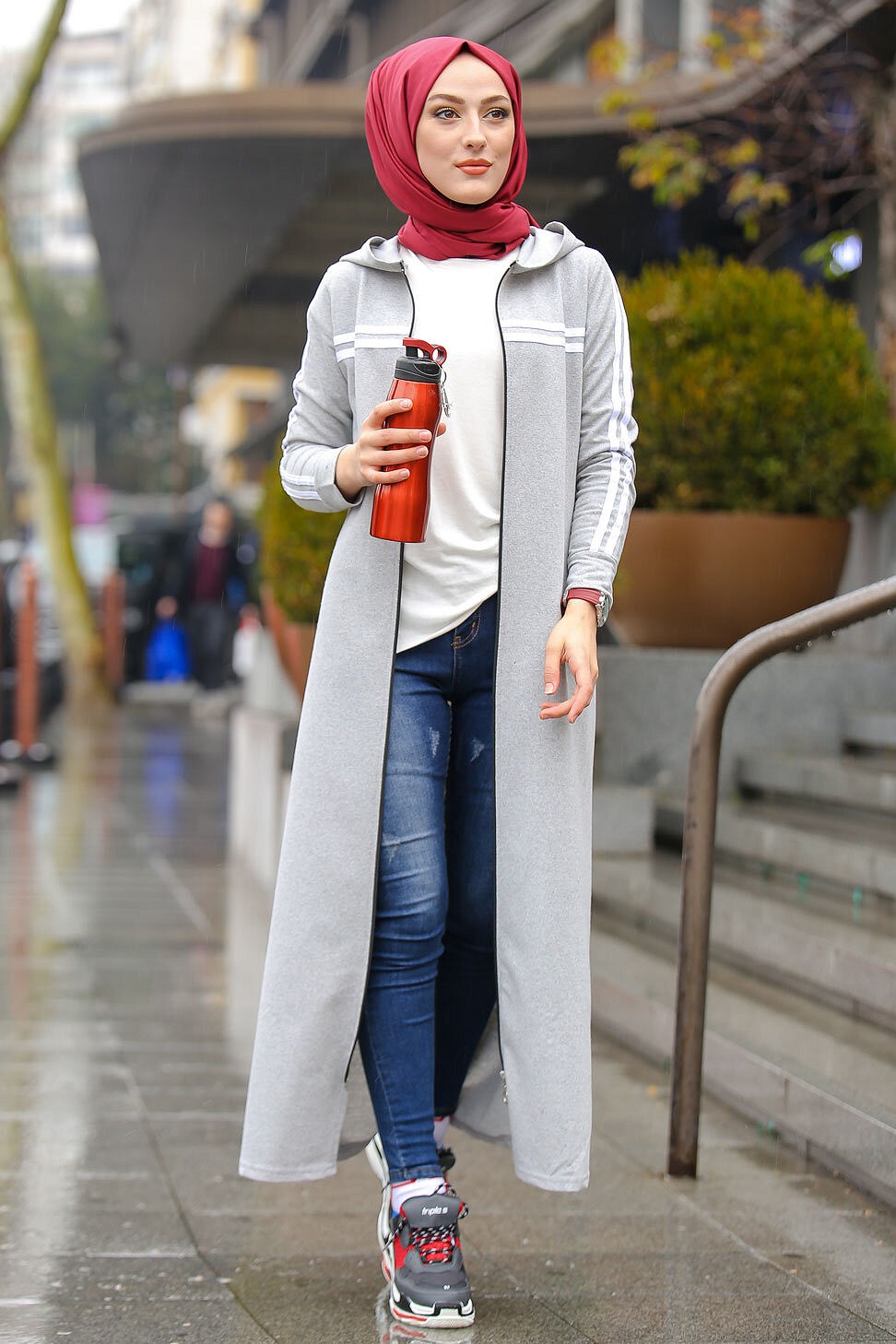 Veste longue zippée style sportswear (Robe Sport pour femme voilée) - Couleur  gris clair - Prêt à porter et accessoires sur