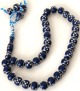 Chapelet "Sebha" bleu fonce a 33 gros grains avec motifs argentes