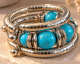Bracelet manchette spirale argenté – Perles turquoise – Style bohème chic
